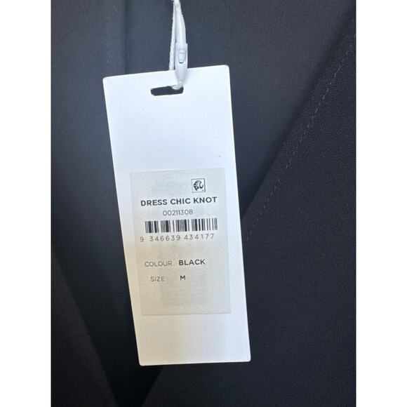 City Chic Refinity Knot 3/4 Sleeve V-Neck Knee Length Little Black Dress 18 NWT - Picture 5 of 11